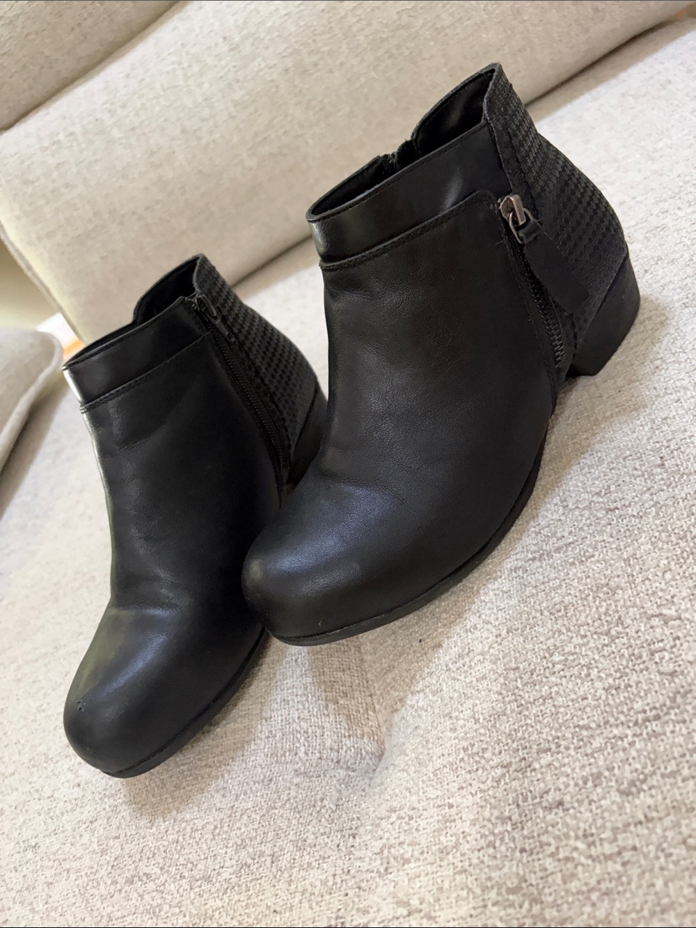 Rockport Black Leather Safety Toe Ankle Booties with Textured Heel